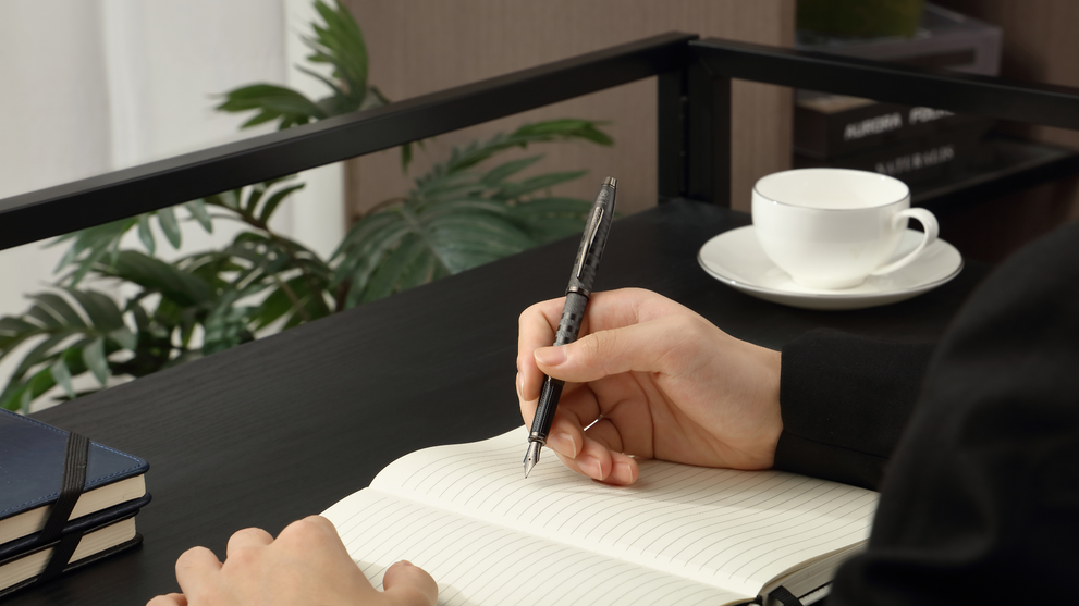 Find What Kind Of Pen To Use For Calligraphy And Refine Your Writing Style